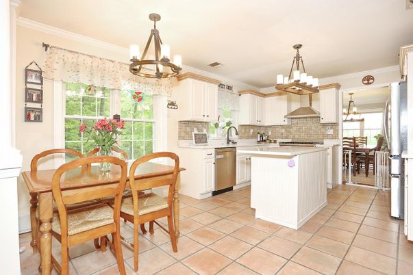 Chandelier, Dining room, Interior, Kitchen, Pendant Lights