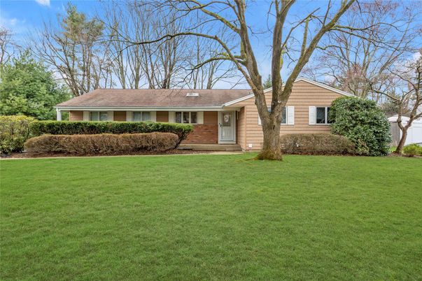 Backyard, Exterior, Facade, Brick Facade, Ranch