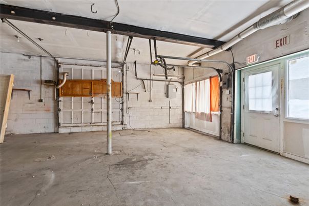 Garage, Interior