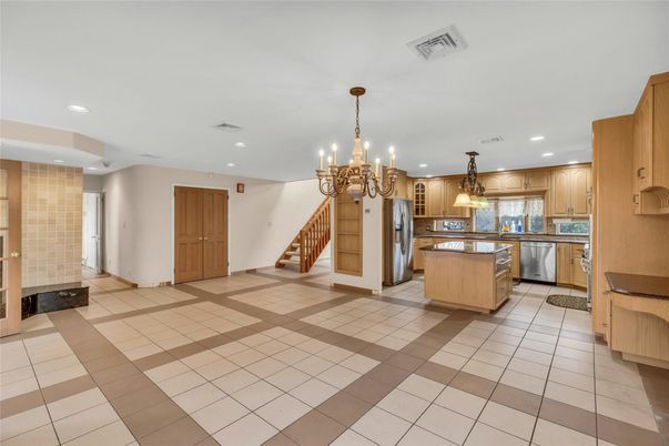 Chandelier, Interior, Kitchen, Recessed Lighting, Stainless Steel Appliances