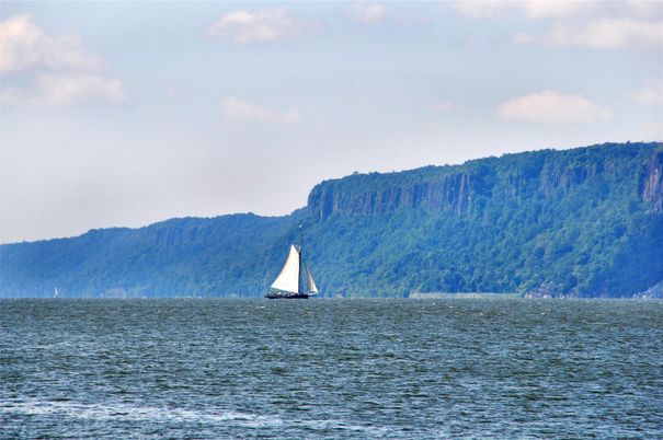 Exterior, Lake