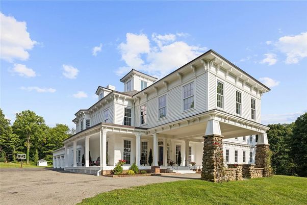 Attached, Exterior, Facade, Farmhouse
