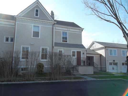 Attached, Exterior, Facade, Queen Anne Victorian