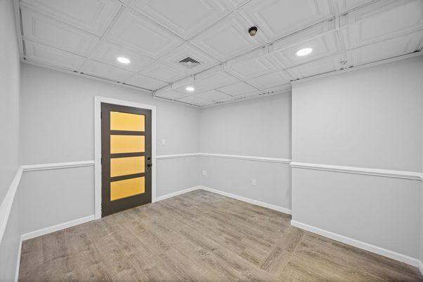 Empty room, Interior, Recessed Lighting, Wood Texture Flooring