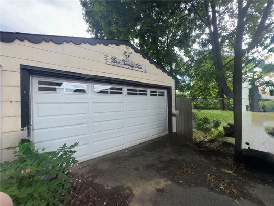 Detached Garage, Exterior