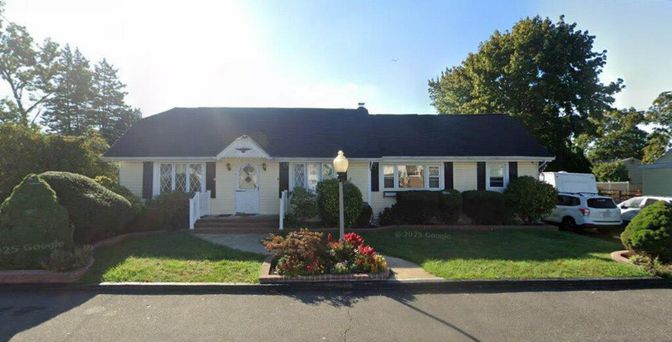 Exterior, Facade, Cape Cod