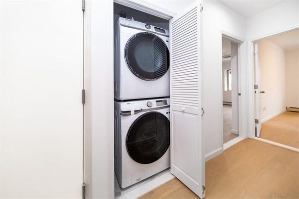 Interior, Utility Closets, Washer, Wood Texture Flooring