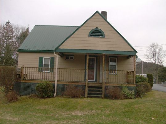 Exterior, Facade, Farmhouse