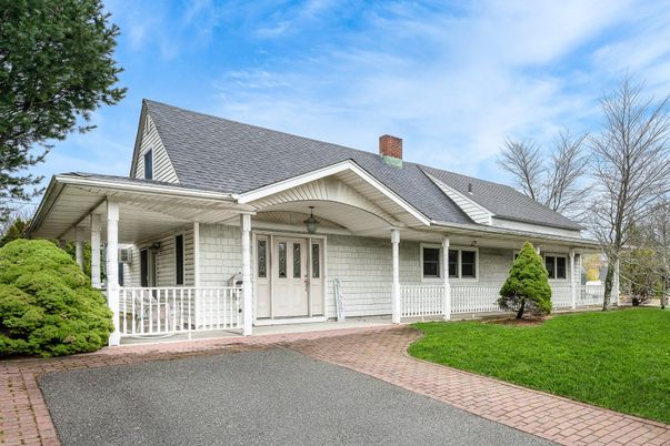 Backyard, Exterior, Facade, Cape Cod