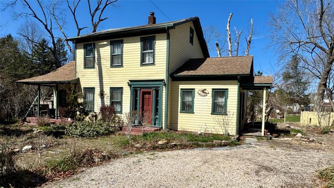 Exterior, Facade, American Foursquare