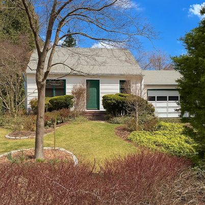 Attached, Exterior, Facade, Cape Cod