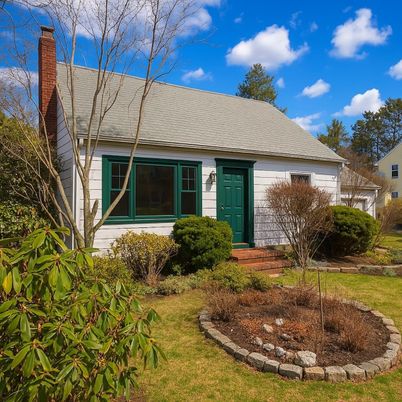 Exterior, Facade, Cape Cod