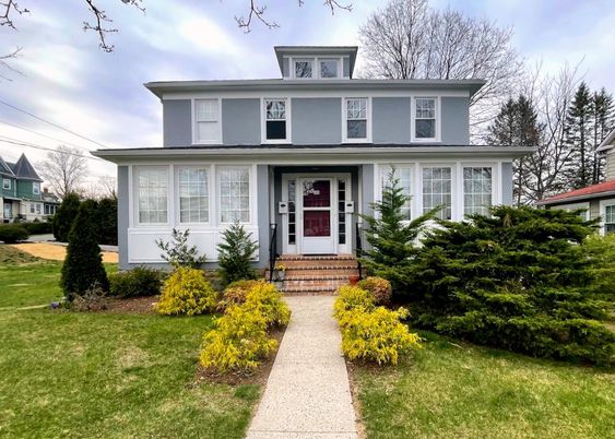 Exterior, Facade, American Foursquare