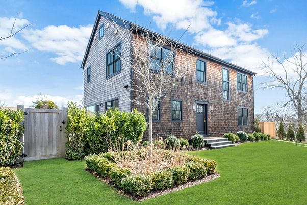 Backyard, Exterior, Facade, Brick Facade, Georgian
