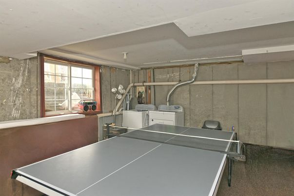 Game Room, Interior