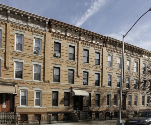 Exterior, Facade, Rowhouse