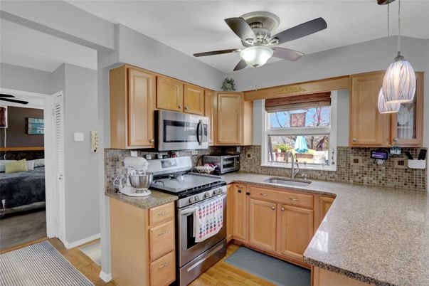 Interior, Kitchen, Pendant Lights, Wood Texture Flooring