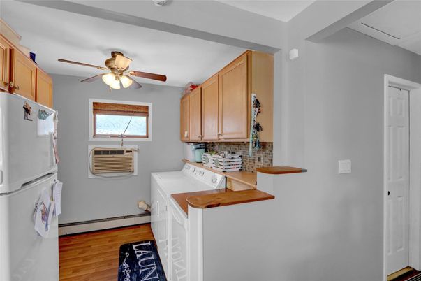 Interior, Washer, Wood Texture Flooring