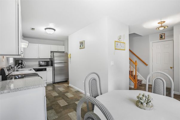 Dining room, Interior, Kitchen, Stainless Steel Appliances, Wood Texture Flooring