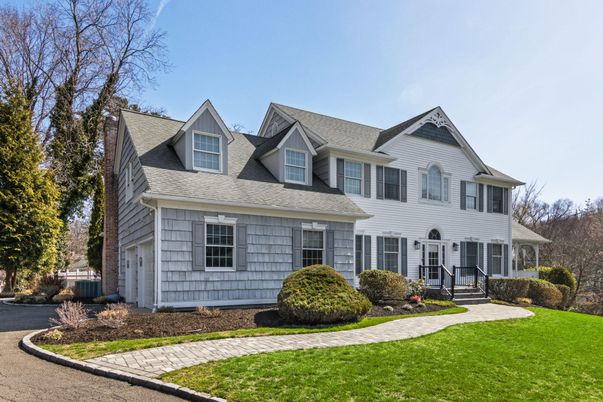 Exterior, Facade, Farmhouse