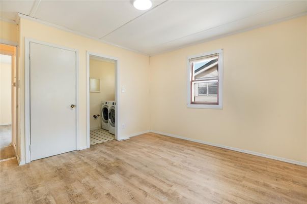 Empty room, Interior, Washer, Wood Texture Flooring