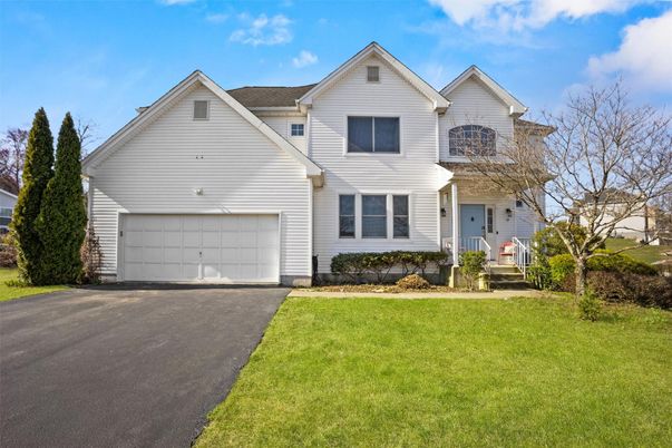 Attached, Exterior, Facade, Farmhouse