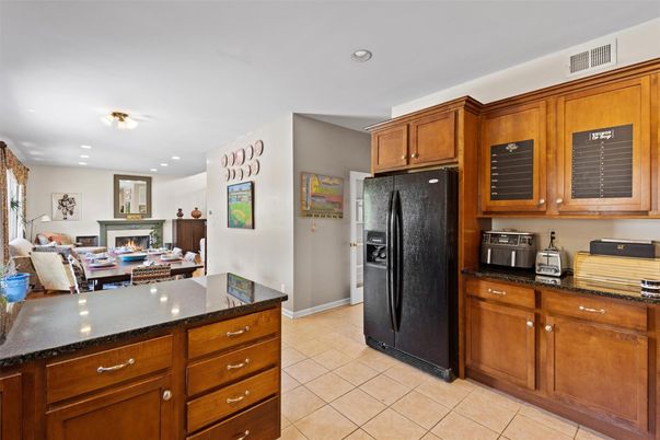 Fireplace, Interior, Kitchen, Recessed Lighting
