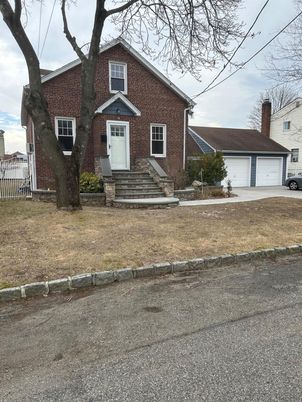 Attached, Detached Garage, Exterior, Facade, Brick Facade, Cape Cod
