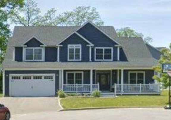 Attached, Exterior, Facade, Farmhouse