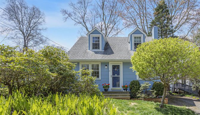 Exterior, Facade, Cape Cod