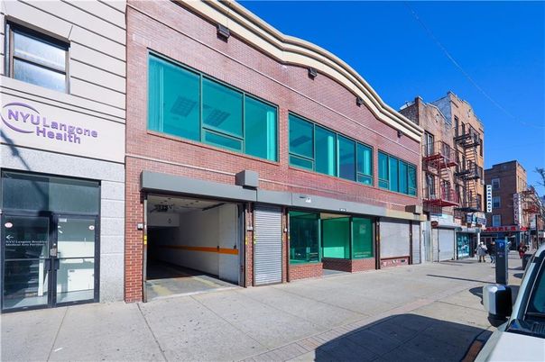 Exterior, Facade, Brick Facade, Rowhouse