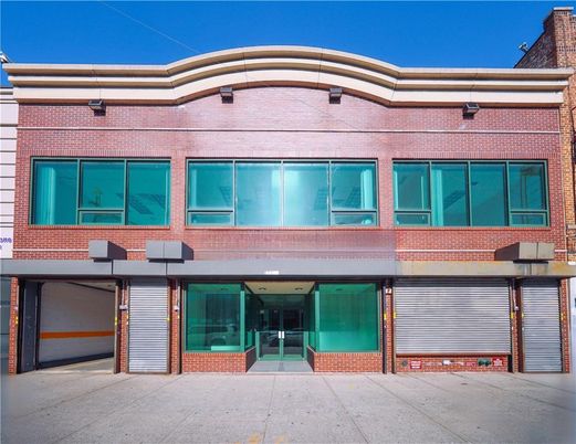 Exterior, Facade, Brick Facade, Rowhouse