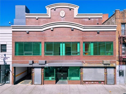 Exterior, Facade, Brick Facade, Rowhouse