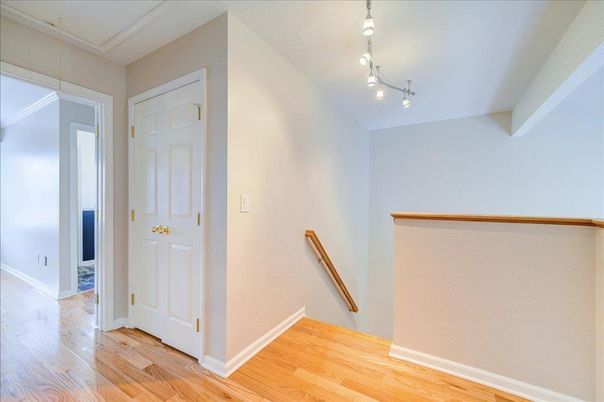 Empty room, Interior, Pendant Lights, Wood Texture Flooring