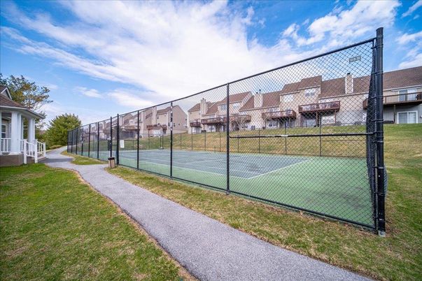 Exterior, Tennis Courts