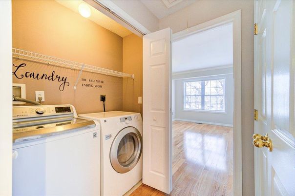 Interior, Utility Closets, Washer, Wood Texture Flooring