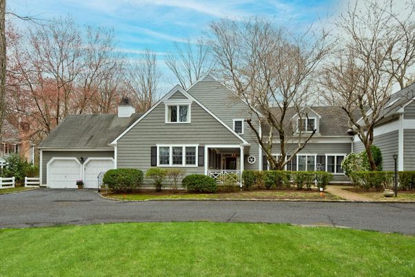 Attached, Exterior, Facade, Farmhouse