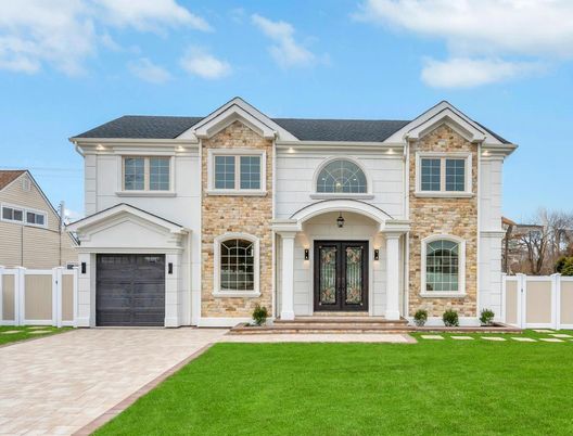 Attached, Exterior, Facade, Brick Traditional