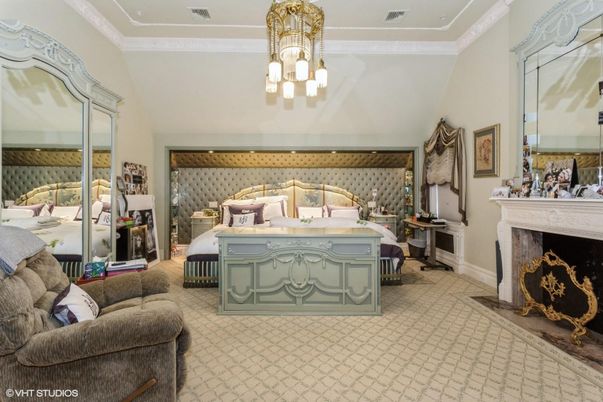 Bedroom, Fireplace, Interior, Pendant Lights
