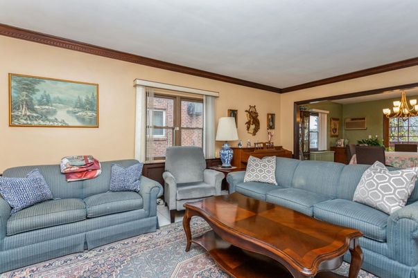 Chandelier, Dining room, Interior, Living room