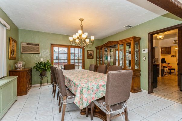 Chandelier, Dining room, Interior
