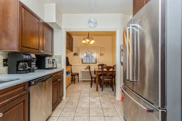 Chandelier, Dining room, Interior, Kitchen, Stainless Steel Appliances