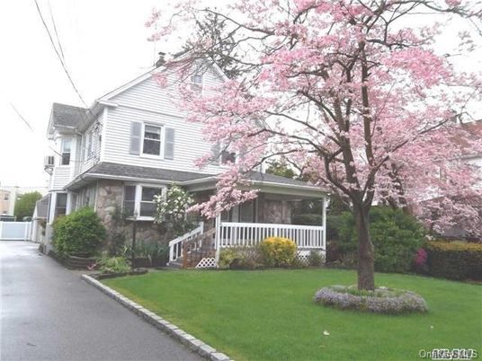 Backyard, Exterior, Facade, Queen Anne Victorian