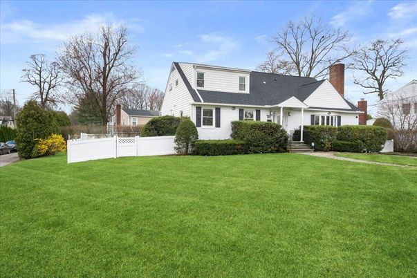 Backyard, Exterior, Facade, Cape Cod