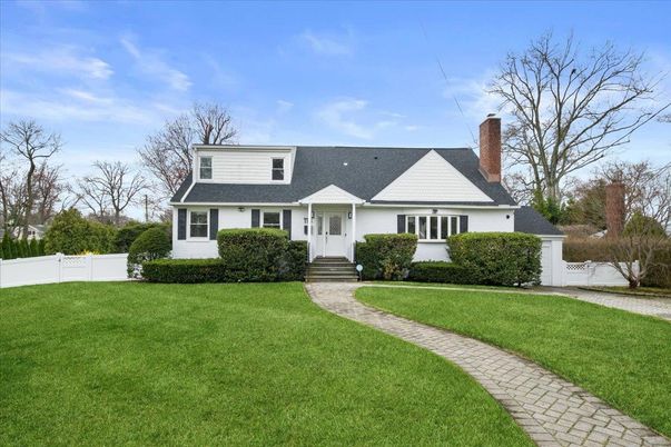 Backyard, Exterior, Facade, Cape Cod