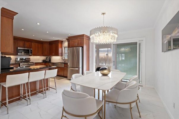 Chandelier, Dining room, Interior, Kitchen, Marble, Recessed Lighting, Stainless Steel Appliances