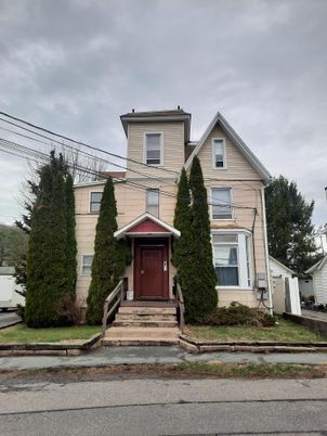 Exterior, Facade, Queen Anne Victorian