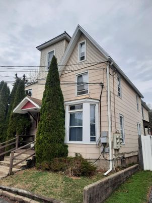 Exterior, Facade, Queen Anne Victorian