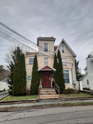 Exterior, Facade, Queen Anne Victorian