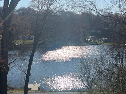 Exterior, Lake